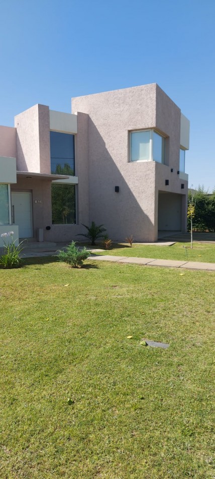 CASA EN VENTA BARRIO PRIVADO- APTA PARA CREDITO HIPOTECARIO