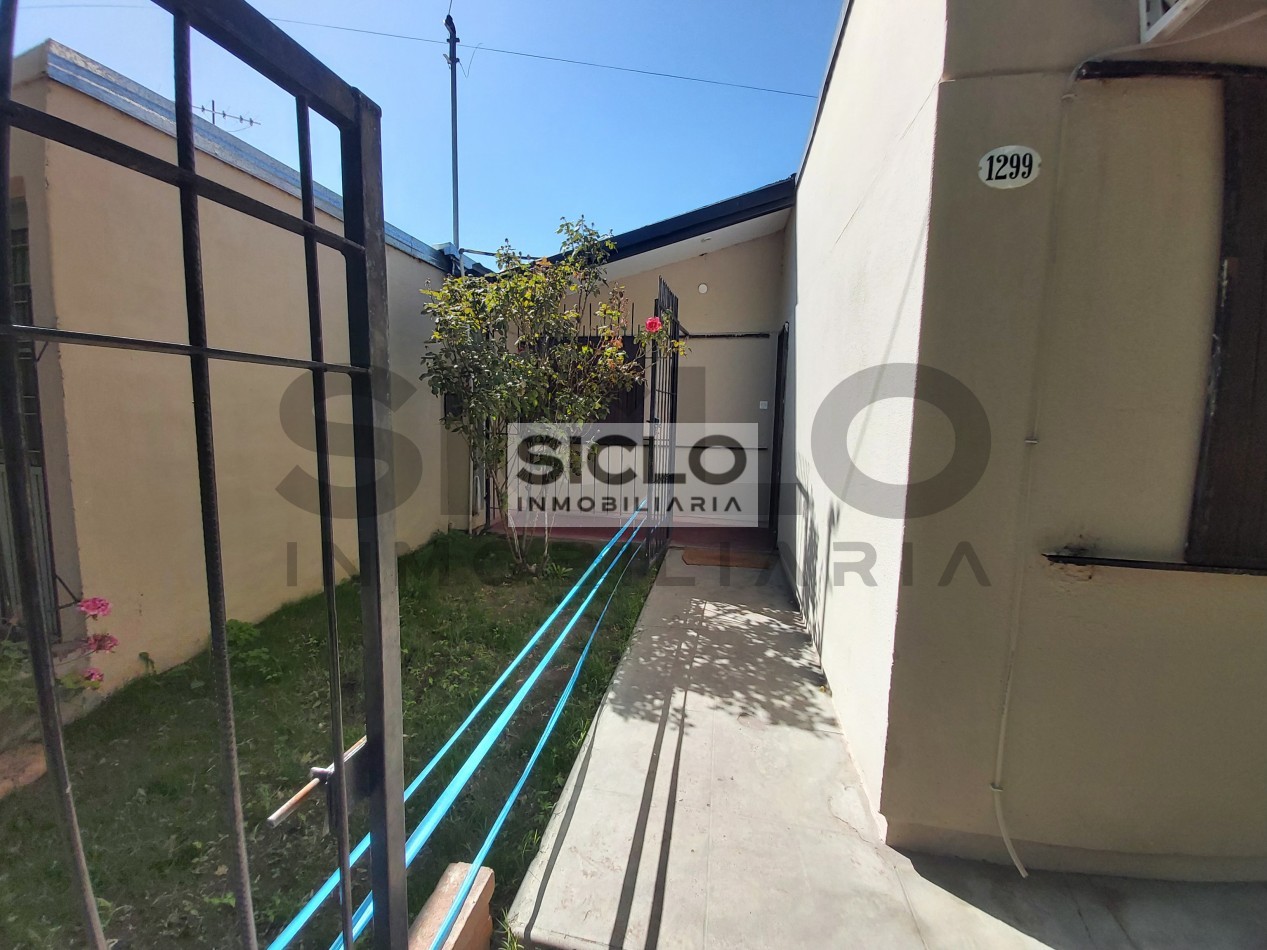 VENDO CASA EN BARRIO UNIMEV , EXCELENTE OPORTUNIDAD DE INVERSION 