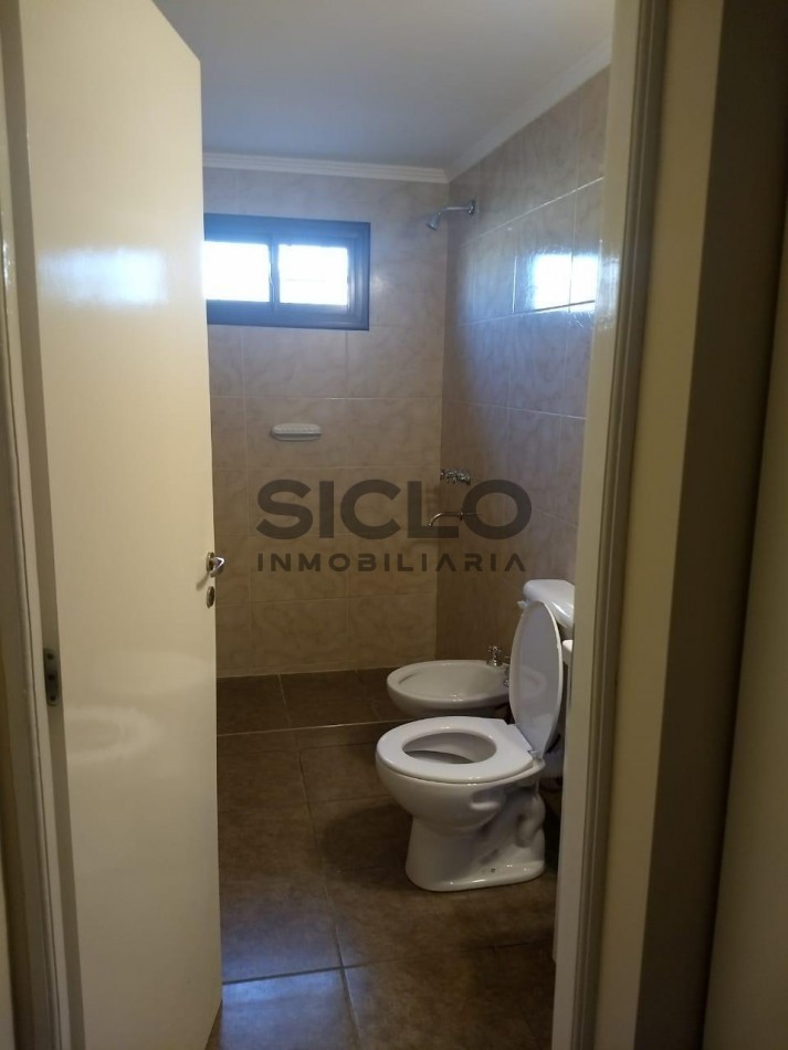 MODERNA CASA DE 3 DORMITORIOS  EN EXCELENTE UBICACION 