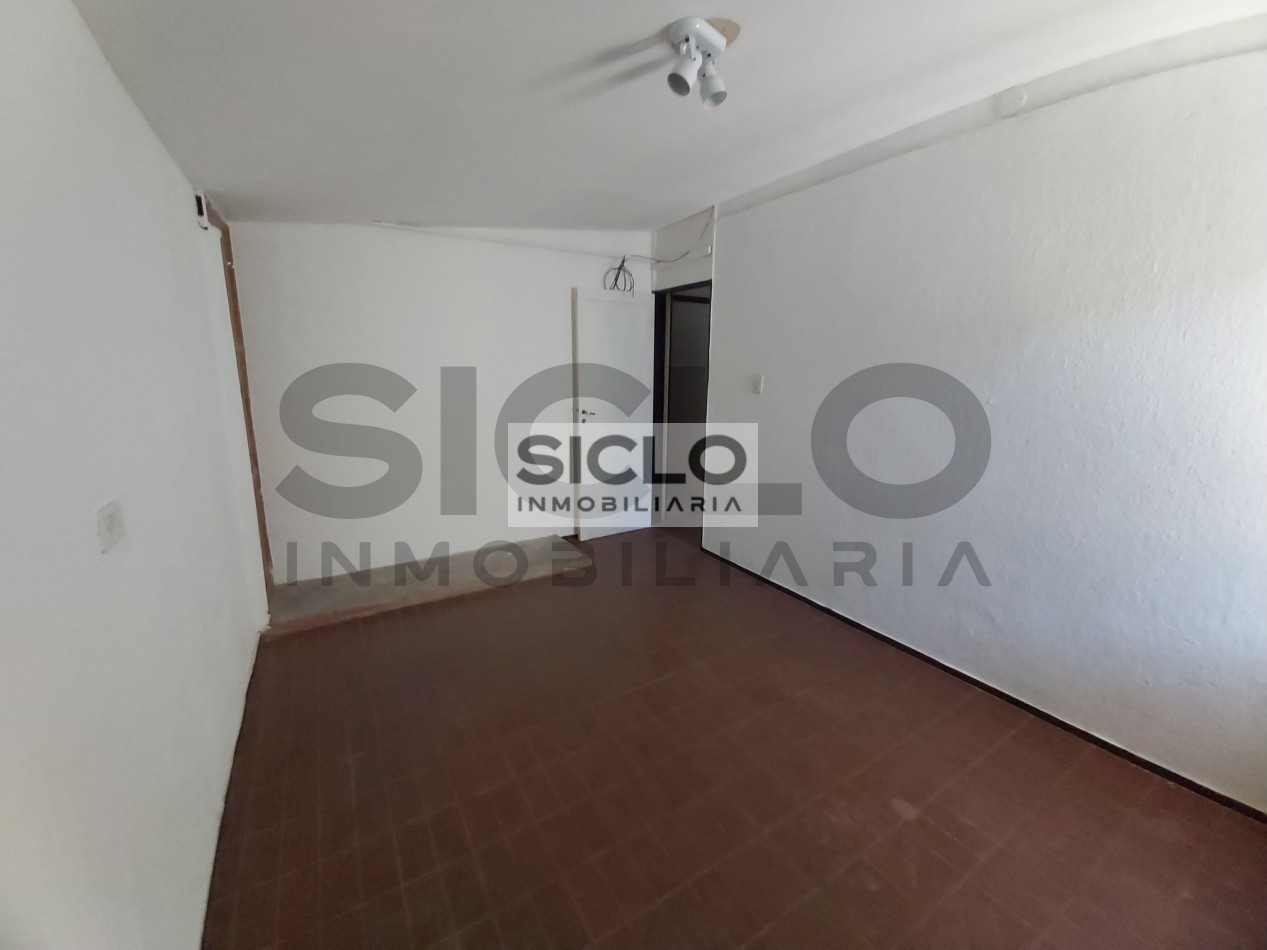 VENDO CASA EN BARRIO UNIMEV , EXCELENTE OPORTUNIDAD DE INVERSION 