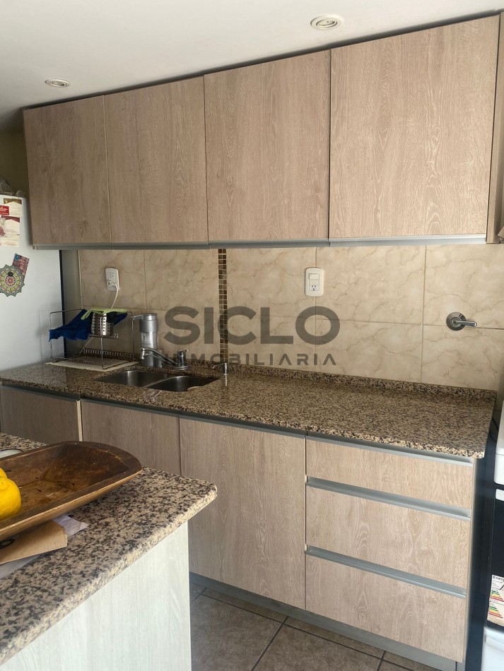 MODERNA CASA DE 3 DORMITORIOS  EN EXCELENTE UBICACION 