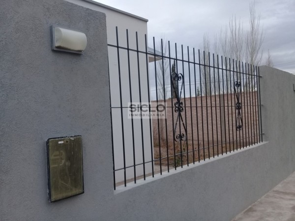 SE VENDE VIVIENDA UNIFAMILIAR 