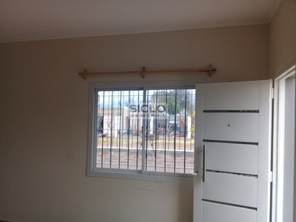 SE VENDE VIVIENDA UNIFAMILIAR 