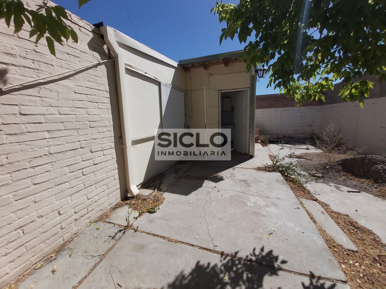 VENDO CASA EN BARRIO UNIMEV , EXCELENTE OPORTUNIDAD DE INVERSION 