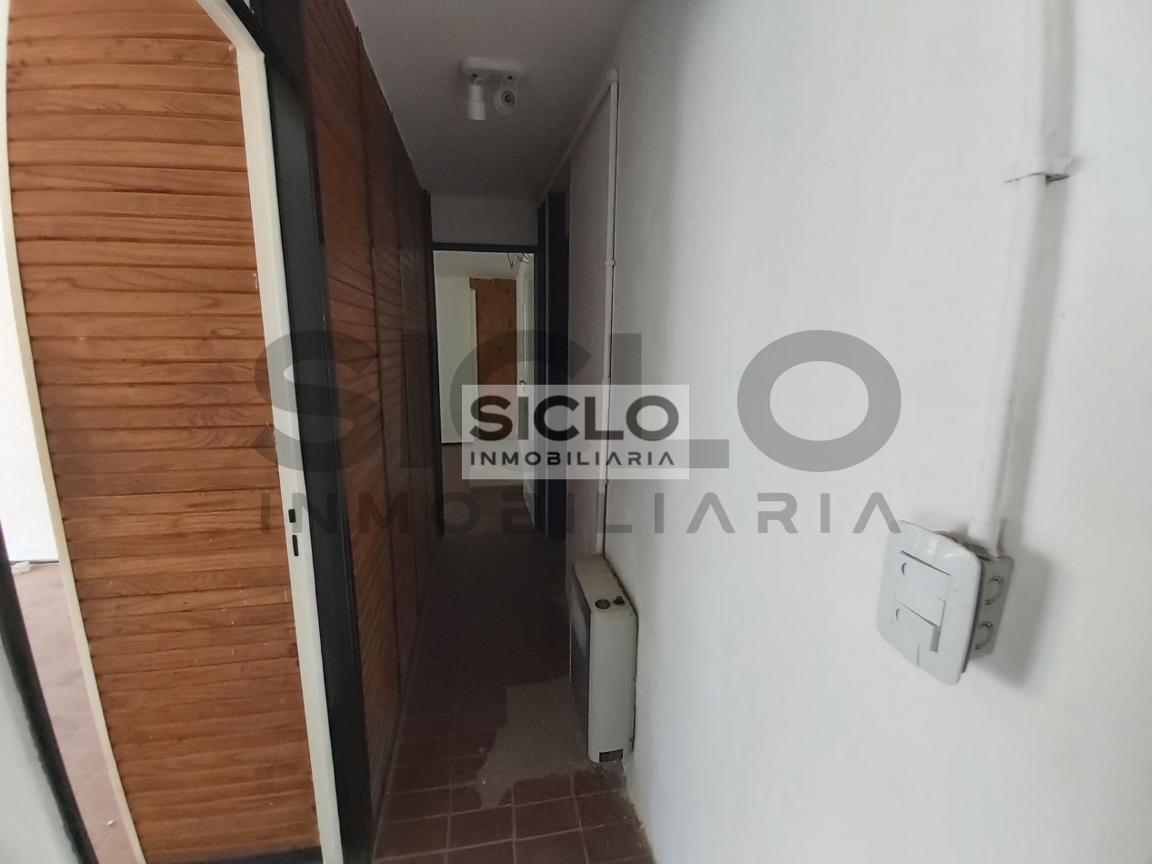 VENDO CASA EN BARRIO UNIMEV , EXCELENTE OPORTUNIDAD DE INVERSION 