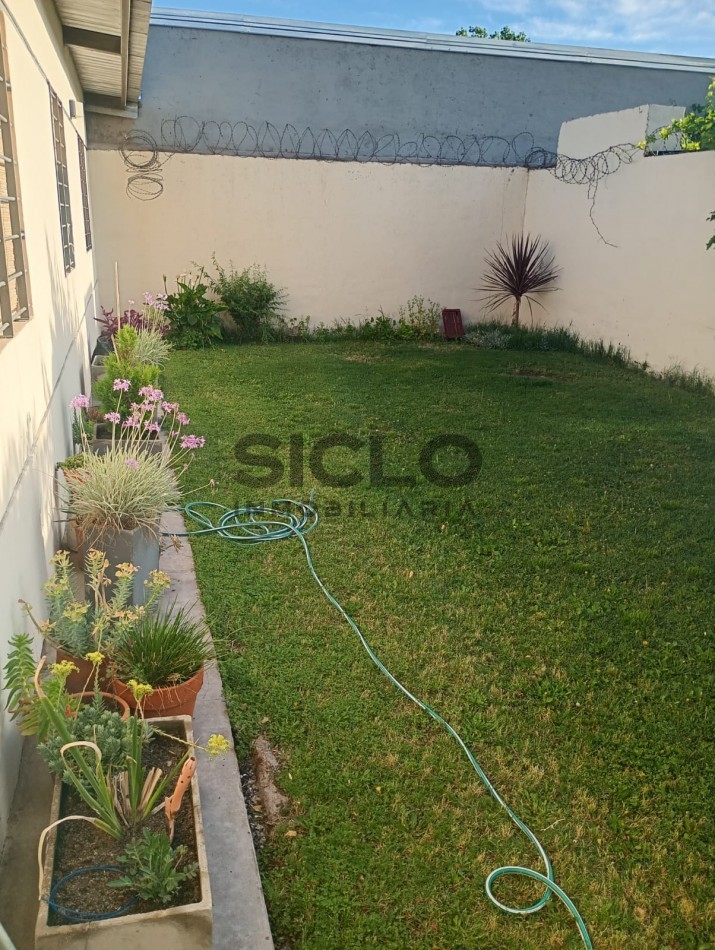 MODERNA CASA DE 3 DORMITORIOS  EN EXCELENTE UBICACION 