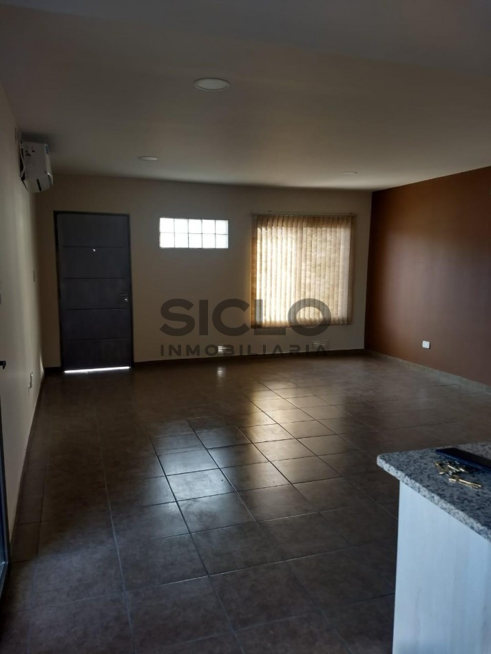 MODERNA CASA DE 3 DORMITORIOS  EN EXCELENTE UBICACION 