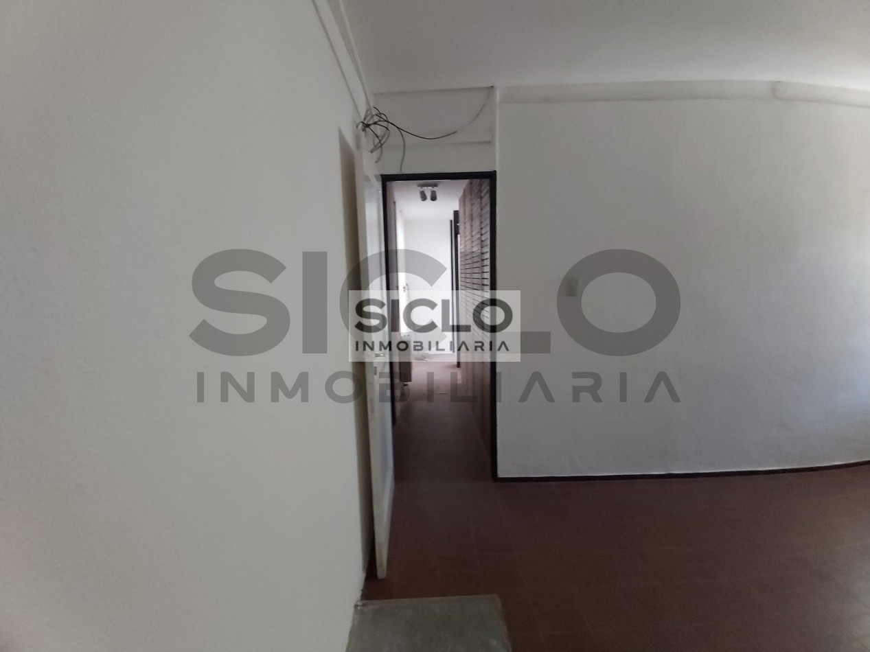 VENDO CASA EN BARRIO UNIMEV , EXCELENTE OPORTUNIDAD DE INVERSION 