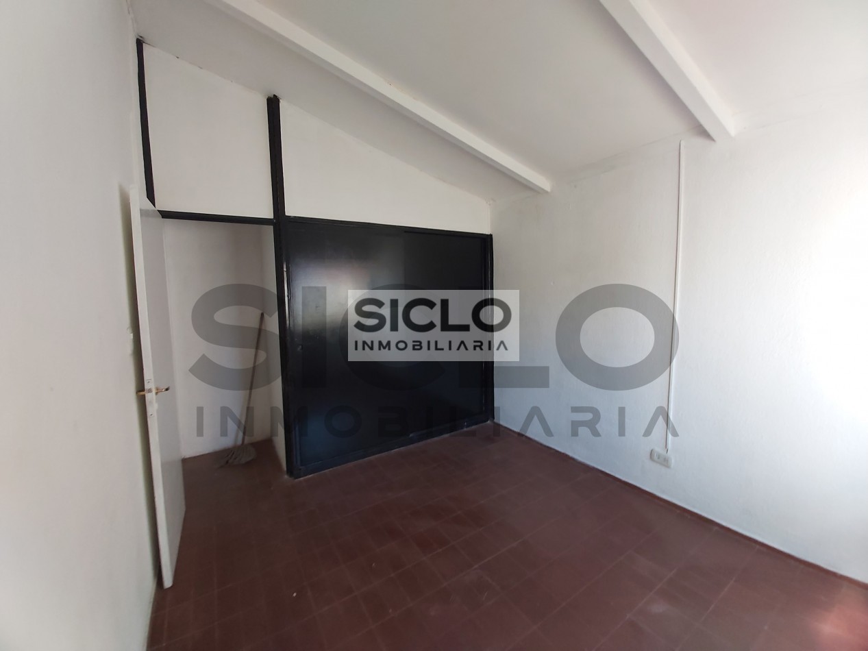 VENDO CASA EN BARRIO UNIMEV , EXCELENTE OPORTUNIDAD DE INVERSION 
