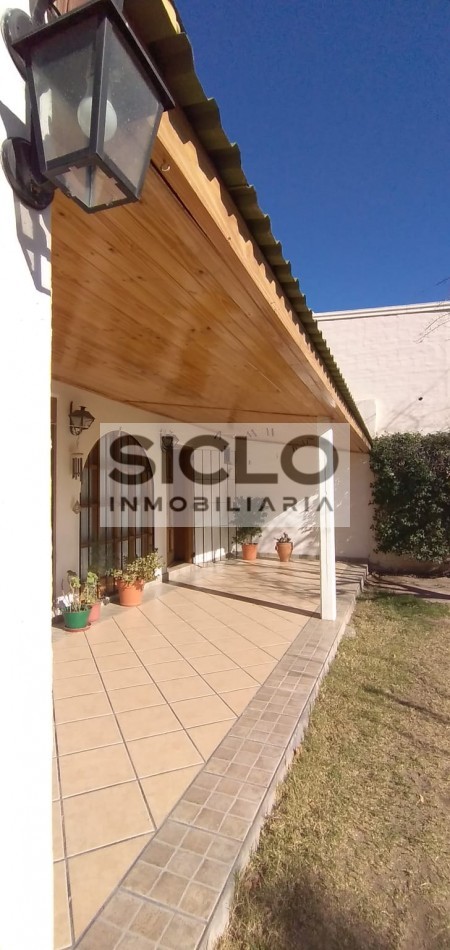 SE VENDA HERMOSA CASA EN EL BARRIO SAN RAFAEL- SAN RAFAEL MENDOZA