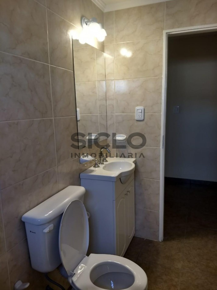 MODERNA CASA DE 3 DORMITORIOS  EN EXCELENTE UBICACION 