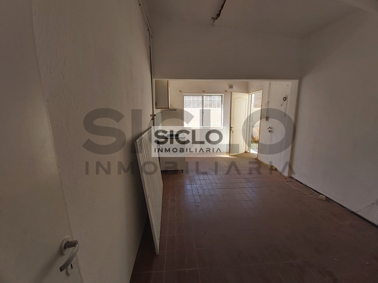 VENDO CASA EN BARRIO UNIMEV , EXCELENTE OPORTUNIDAD DE INVERSION 