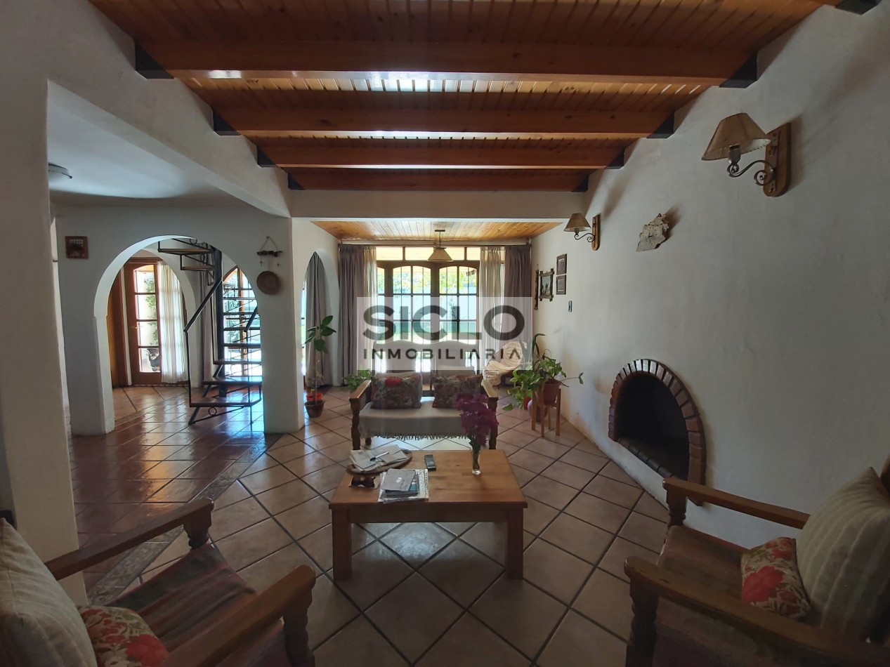 SE VENDA HERMOSA CASA EN EL BARRIO SAN RAFAEL- SAN RAFAEL MENDOZA