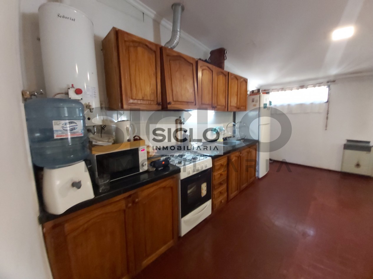 VENDO CASA EN BARRIO UNIMEV , EXCELENTE OPORTUNIDAD DE INVERSION 