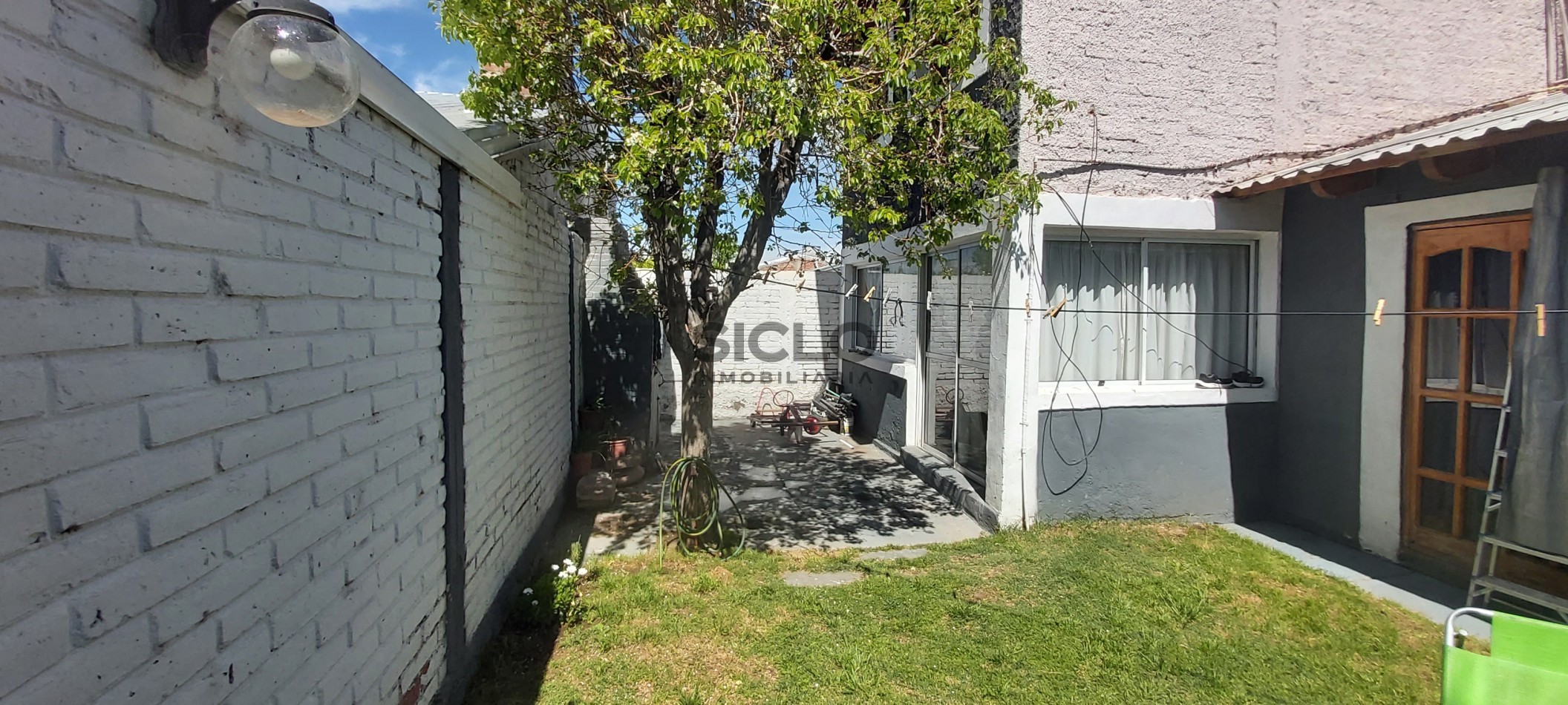 Casa familiar con ampliaciones y departamento en planta alta - Barrio Alberdi, San Rafael