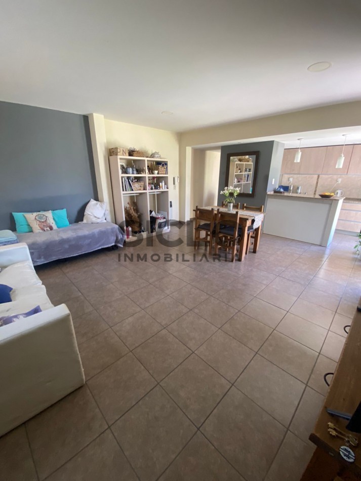 MODERNA CASA DE 3 DORMITORIOS  EN EXCELENTE UBICACION 