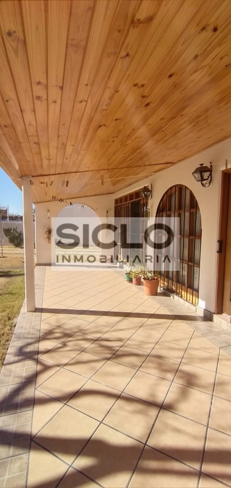 SE VENDA HERMOSA CASA EN EL BARRIO SAN RAFAEL- SAN RAFAEL MENDOZA