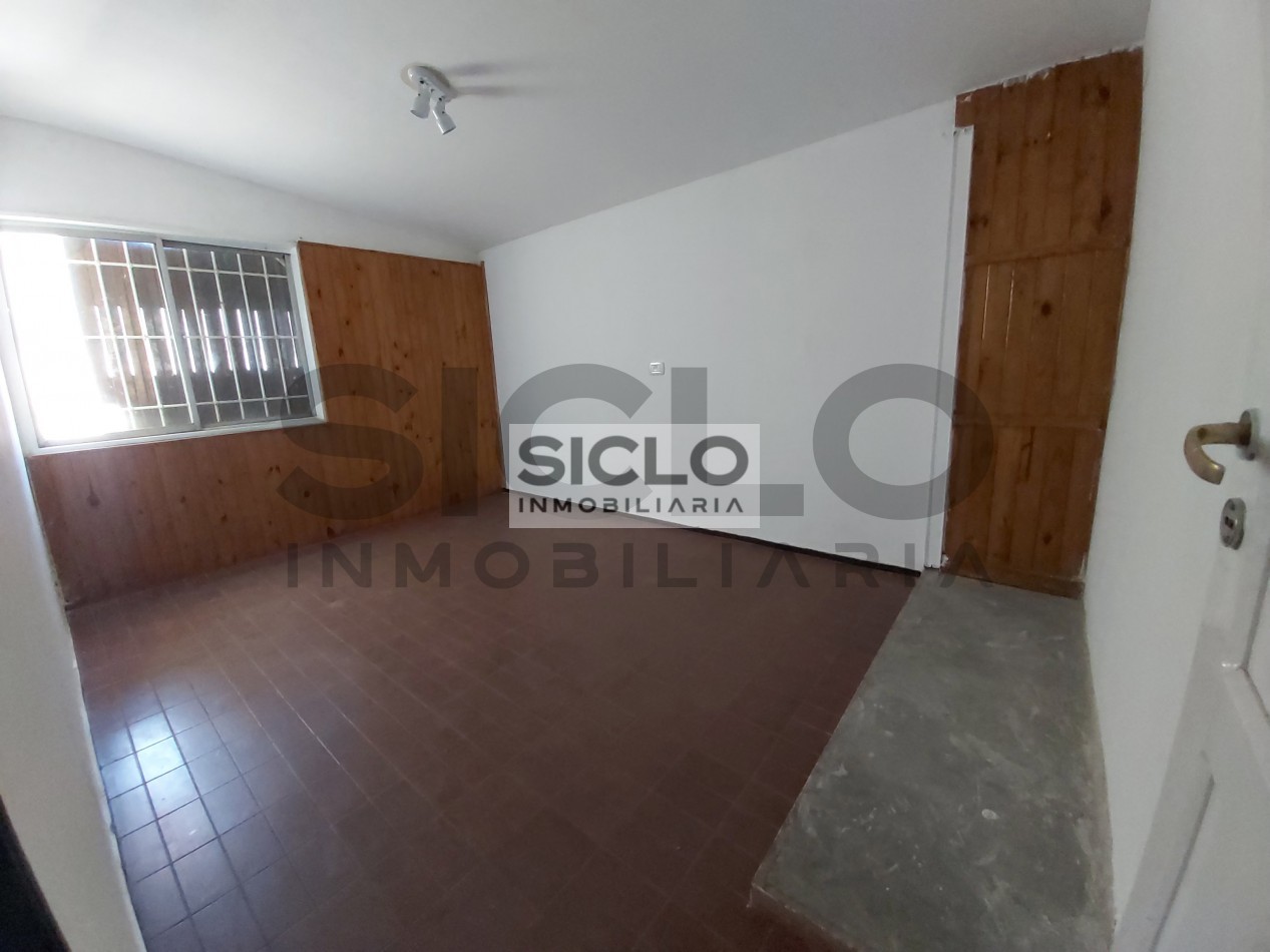 VENDO CASA EN BARRIO UNIMEV , EXCELENTE OPORTUNIDAD DE INVERSION 
