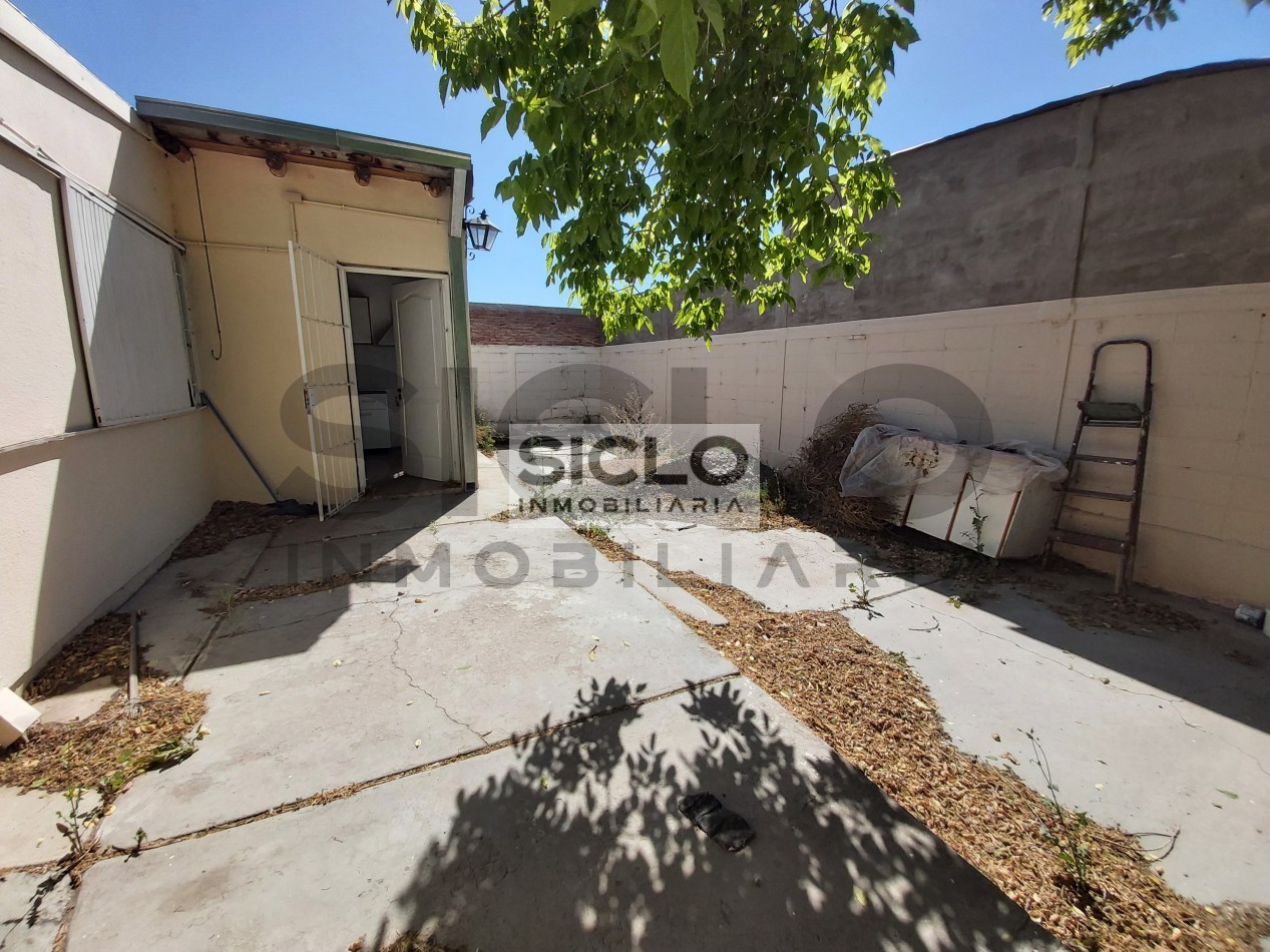 VENDO CASA EN BARRIO UNIMEV , EXCELENTE OPORTUNIDAD DE INVERSION 