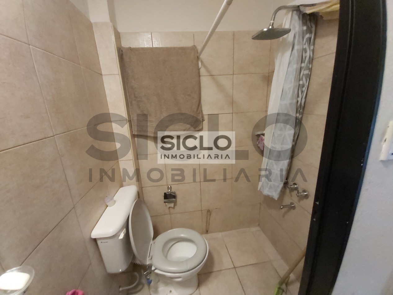 VENDO CASA EN BARRIO UNIMEV , EXCELENTE OPORTUNIDAD DE INVERSION 