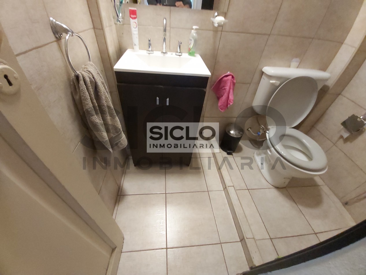 VENDO CASA EN BARRIO UNIMEV , EXCELENTE OPORTUNIDAD DE INVERSION 