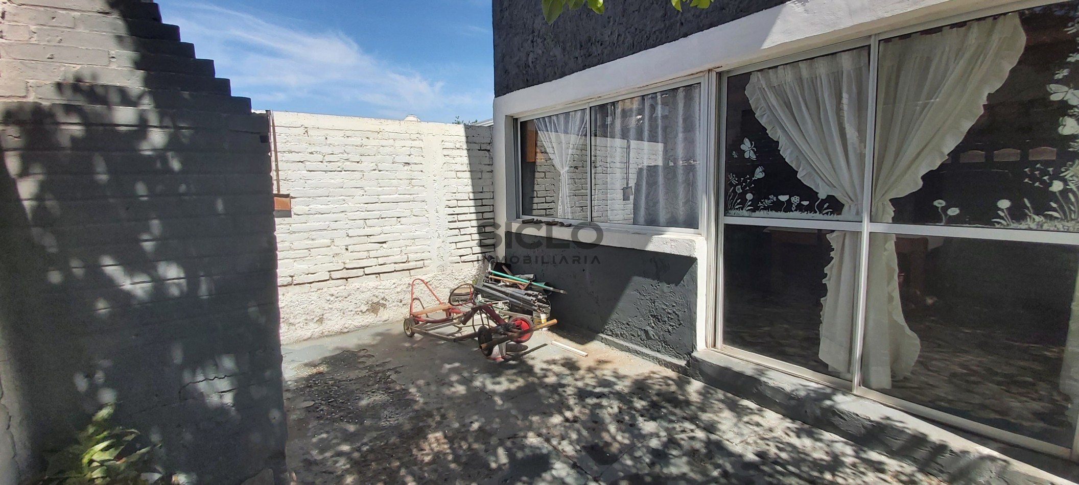 Casa familiar con ampliaciones y departamento en planta alta - Barrio Alberdi, San Rafael