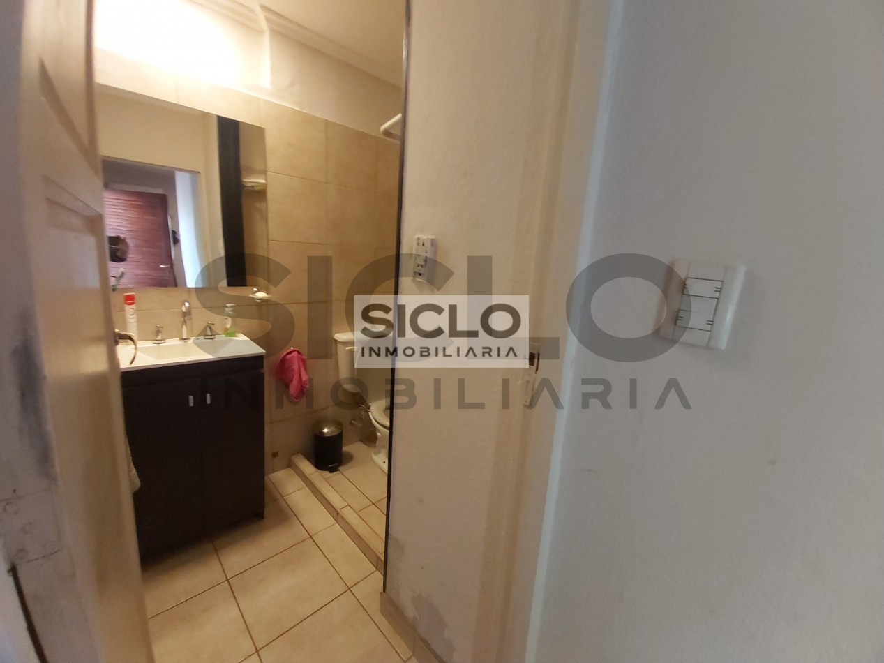 VENDO CASA EN BARRIO UNIMEV , EXCELENTE OPORTUNIDAD DE INVERSION 