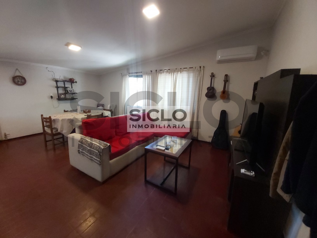 VENDO CASA EN BARRIO UNIMEV , EXCELENTE OPORTUNIDAD DE INVERSION 