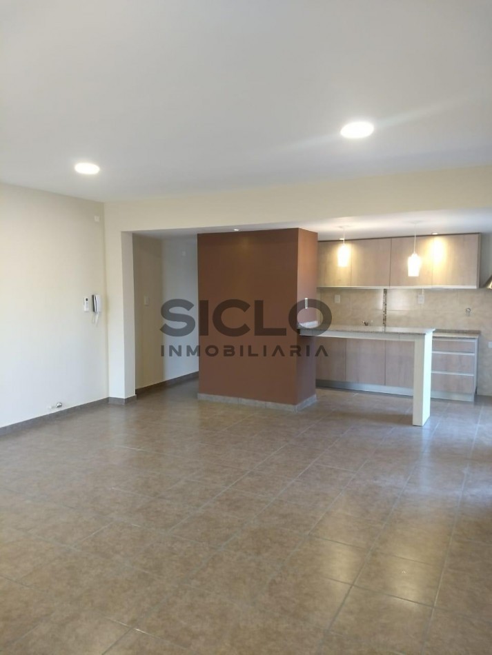 MODERNA CASA DE 3 DORMITORIOS  EN EXCELENTE UBICACION 