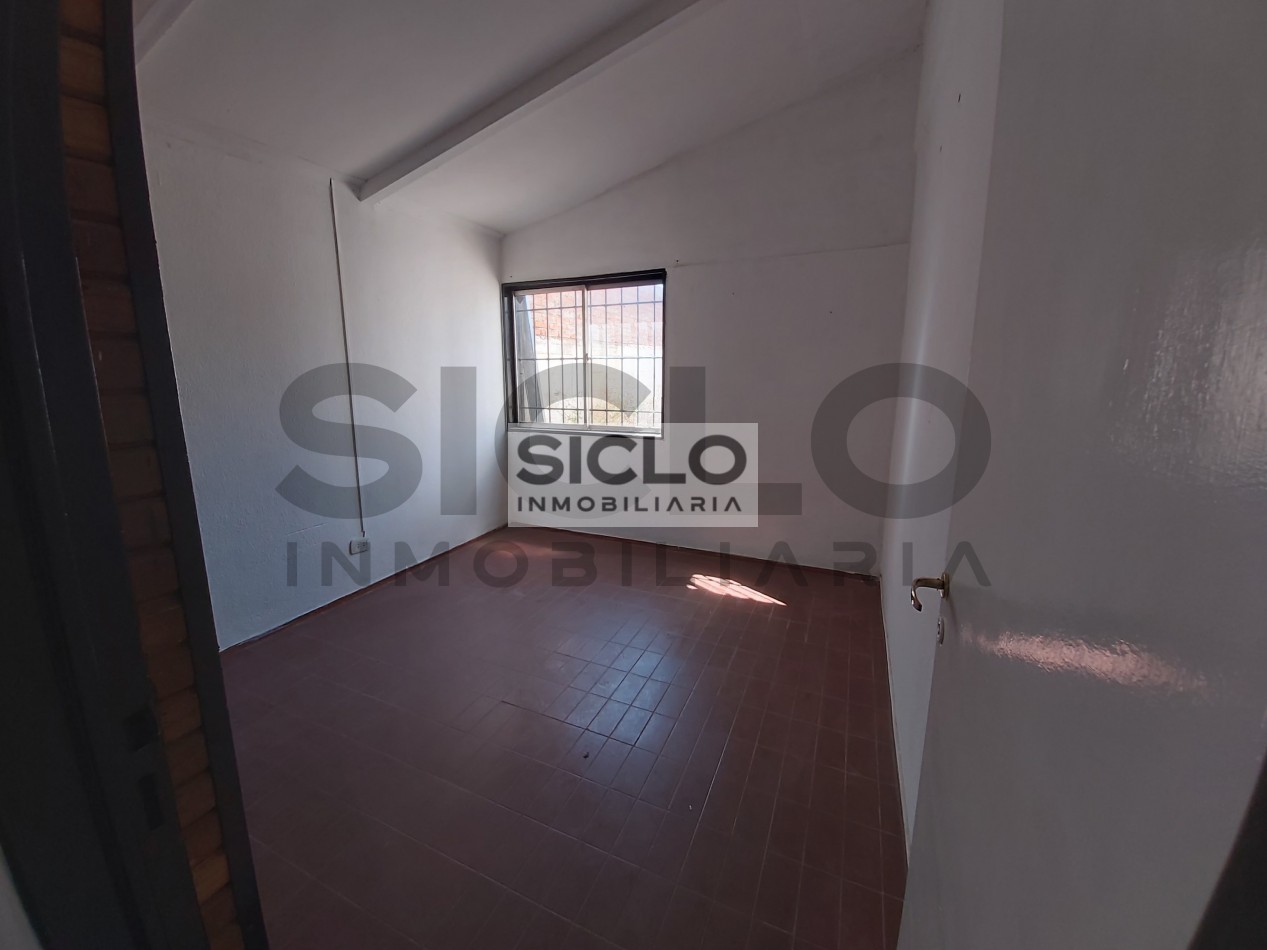 VENDO CASA EN BARRIO UNIMEV , EXCELENTE OPORTUNIDAD DE INVERSION 