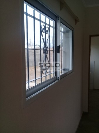 SE VENDE VIVIENDA UNIFAMILIAR 