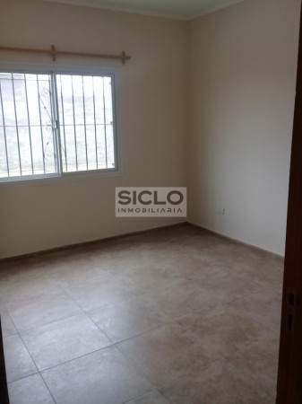 SE VENDE VIVIENDA UNIFAMILIAR 
