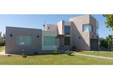 CASA EN VENTA BARRIO PRIVADO